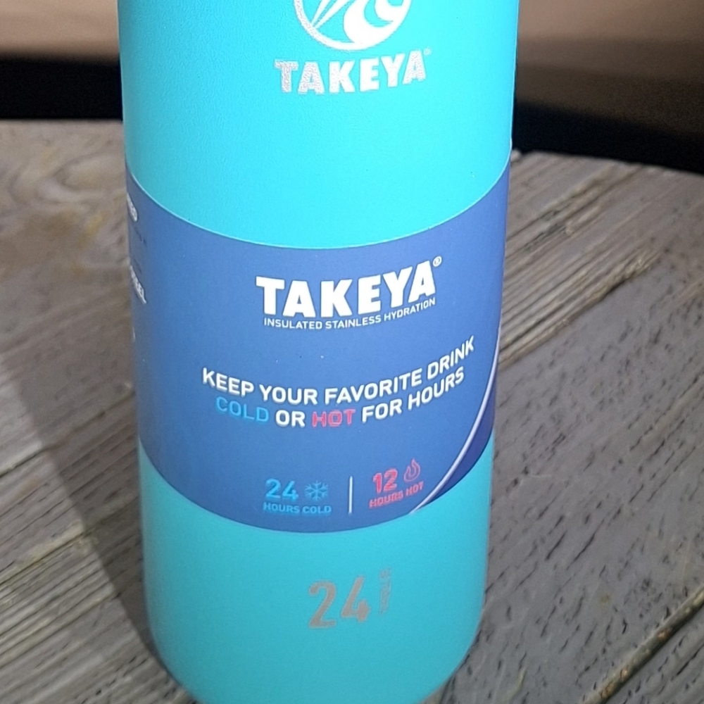Takeya Blue Insulated Water Bottle 24 Oz./24 Hour Cold/12 Hour Hot - Picture 3 of 11